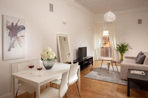 Daplace - Matilde Apartment - Tap to explore photos