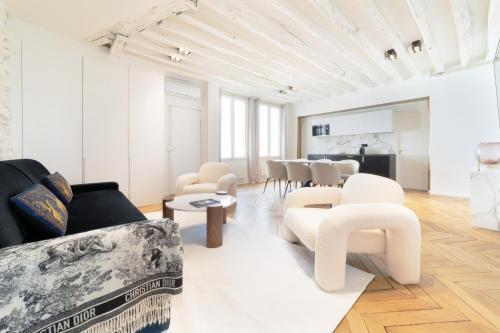Pick A Flat's Apartment in Le Marais - Rue des Gravilliers - Tap to explore photos