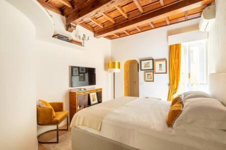 Giulia Luxury Suite - Tap to explore photos
