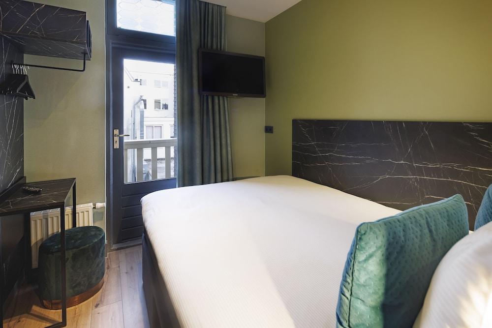 Ciao Papa Hotel Amsterdam Central Station Room Type - Standard Double Room, 1 Double Bed, Private Bathroom Ciao Papa Hotel Amsterdam Central Station Room Type - Standard Double Room, 1 Double Bed, Private Bathroom