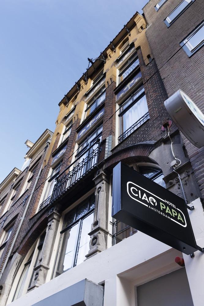 Ciao Papa Hotel Amsterdam Central Station - Tap to explore photos
