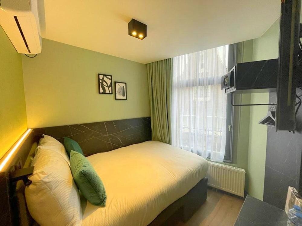 Ciao Papa Hotel Amsterdam Central Station Room Type - Economy Double Room, 1 Double Bed, Private Bathroom Ciao Papa Hotel Amsterdam Central Station Room Type - Economy Double Room, 1 Double Bed, Private Bathroom