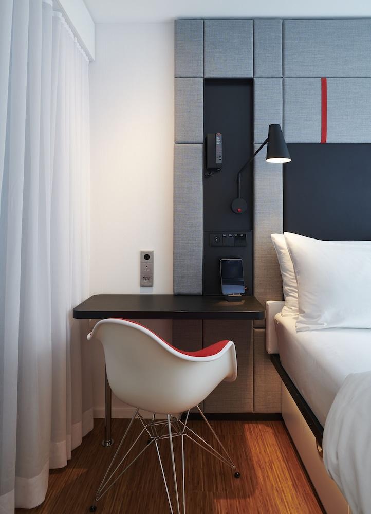 citizenM Paris Opera - Tap to explore photos