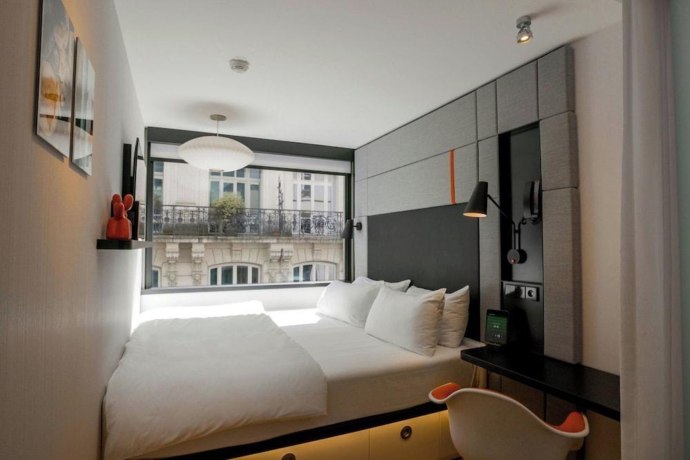 citizenM Paris Opera Room Type - Room, 1 King Bed