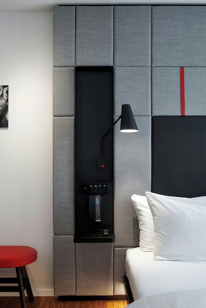 citizenM Paris Opera - Tap to explore photos