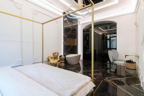 Antique Glam Apartment in Old Town Prague