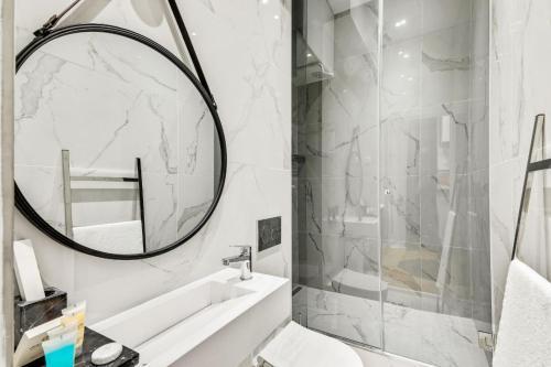 213 Suite Givenchy - Superbe Appartement à Paris - Tap to explore photos
