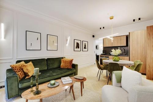 TheLander - Champs Elysées Serviced Apartments Room Type - Three-Bedroom Apartment TheLander - Champs Elysées Serviced Apartments Room Type - Three-Bedroom Apartment