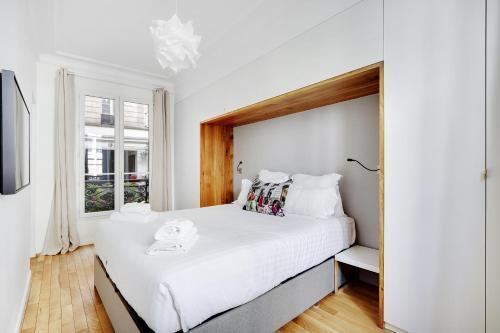 Pick A Flat's Apartment in Marais/Oberkampf - bvd du Temple - Tap to explore photos