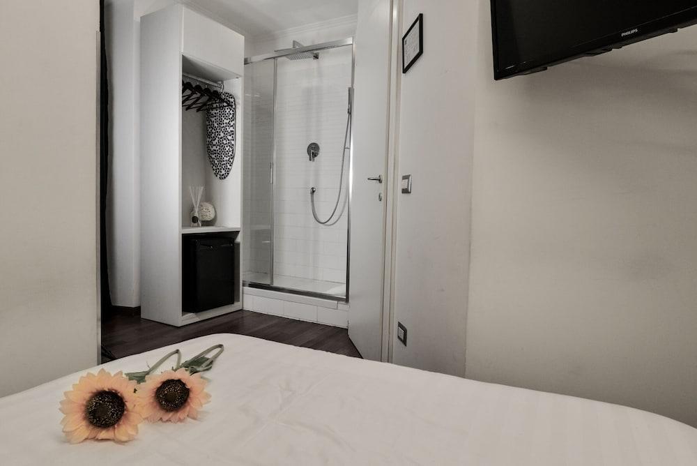 Navona Vita Suites - Tap to explore photos