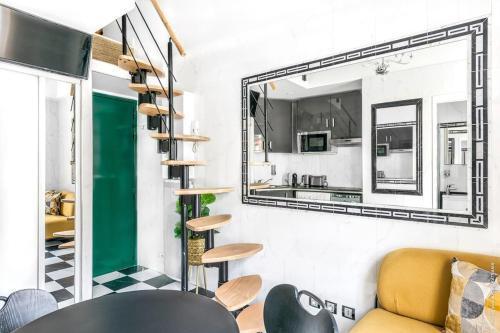 Studio Colisee - Champs Elysees by B'Your Home - Tap to explore photos