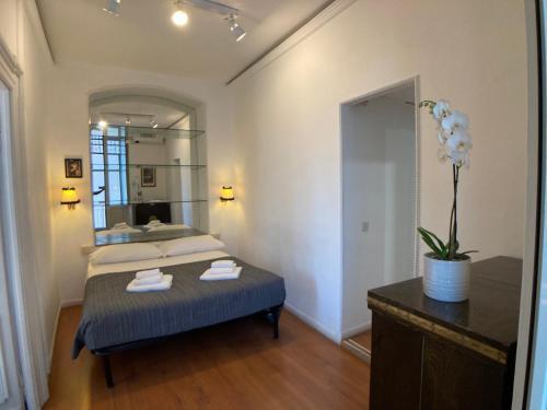 Maison Cloe near the Spanish Steps - Tap to explore photos