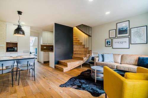 Prague Days - Premium Loft with AC & View of the Žižkov Tower from Spacious Terrace