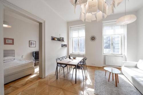 Kafka's Head Apartment - Tap to explore photos