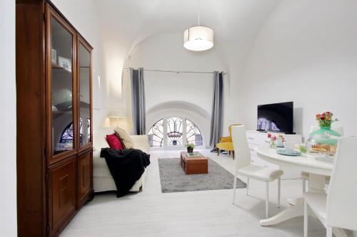 Ponte Cavour Apartment - Tap to explore photos