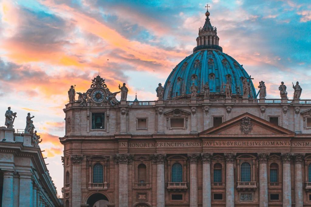 Living by Vatican with panoramic terraces in Rome - Tap to explore photos