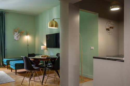 Apartment SPANISH STEPS - Tap to explore photos