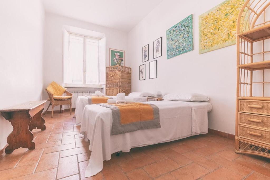HT Laterano Apartment - Tap to explore photos