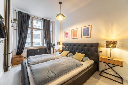 Sunny 2BR Apt. on Wenceslas Square with Paid Parking by EasyBNB Premium - Tap to explore photos