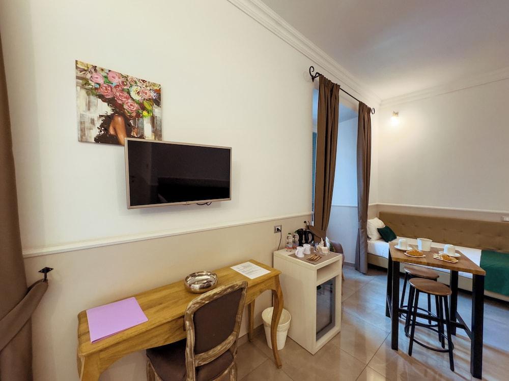 VATICANO LUXURY GUEST HOUSE Room Type - Superior Quadruple Room