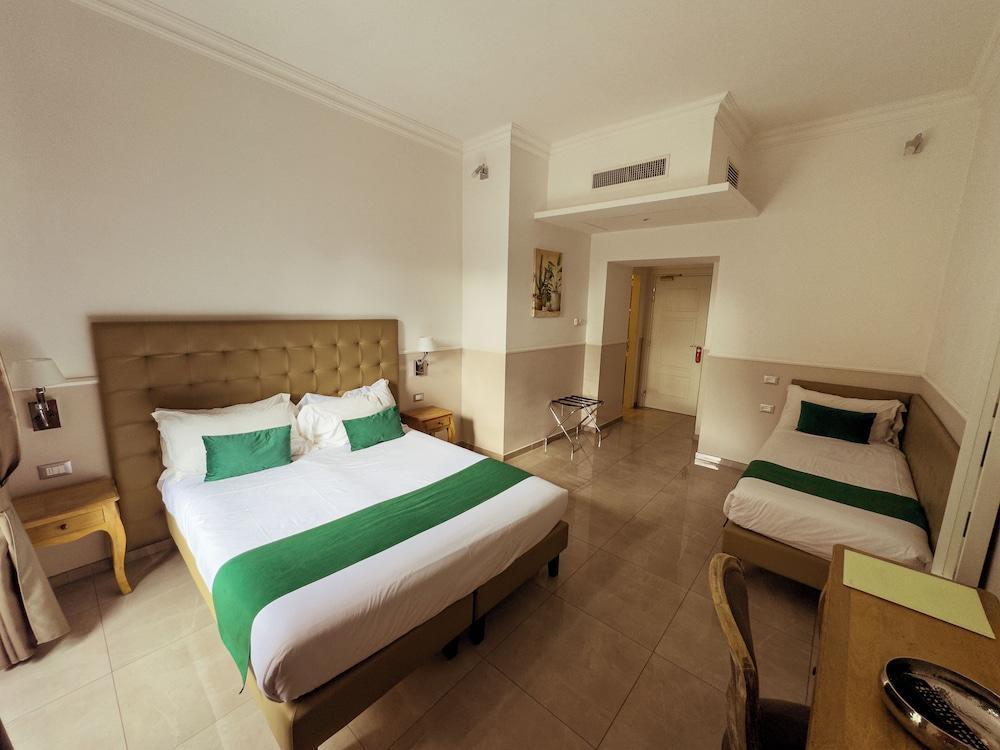 VATICANO LUXURY GUEST HOUSE Room Type - City Triple Room