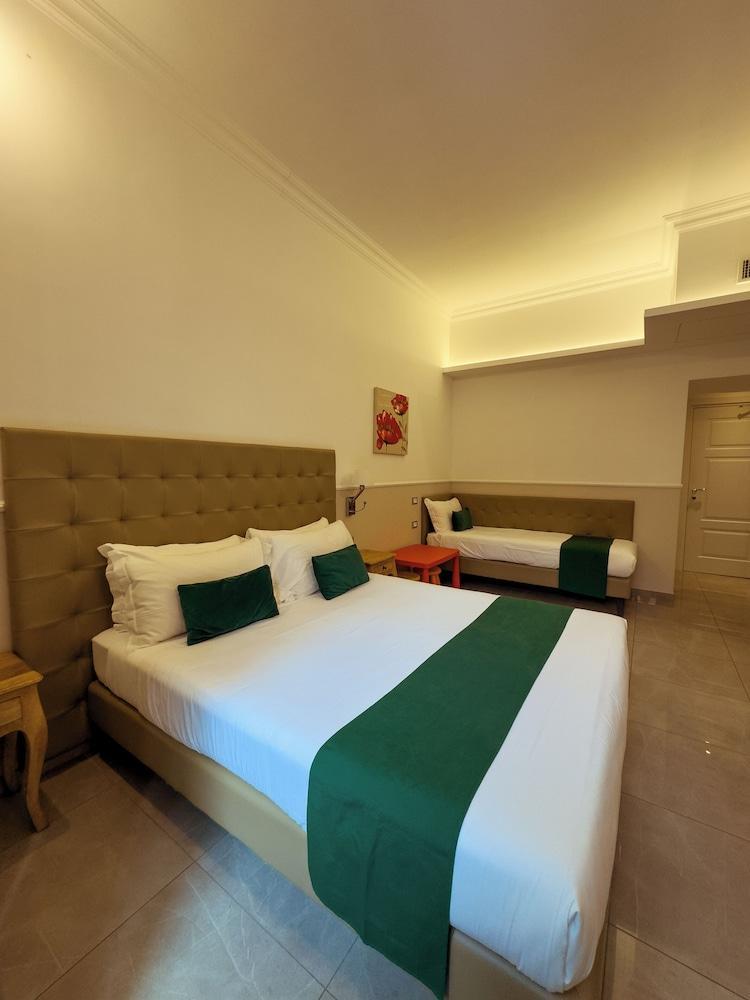 VATICANO LUXURY GUEST HOUSE Room Type - Family Quadruple Room