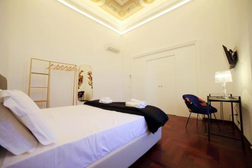 LUCIANO MONTI APARTMENT - Tap to explore photos
