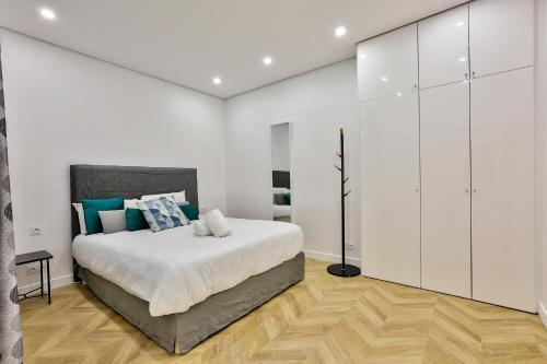 92 - Beautiful Apartment in Montorgueil - Tap to explore photos