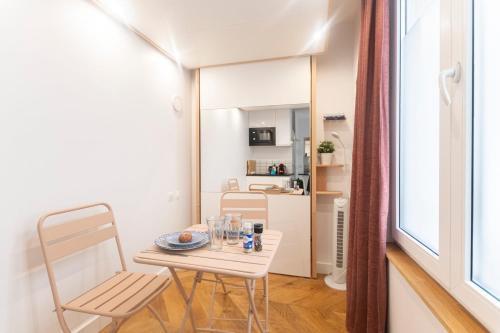 Super central mini studio - 2 pax, murphy bed - Tap to explore photos