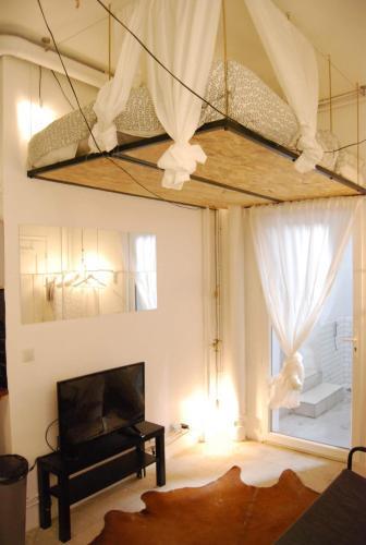 Arty 20m² district of BATIGNOLLES