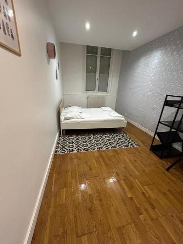 Quiet apartment near Saint-Lazarre - 10P