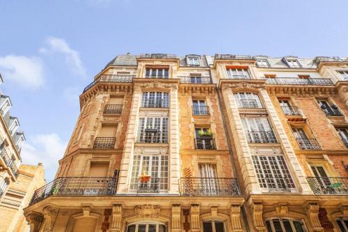 Large Flat Very Close to Montmartre