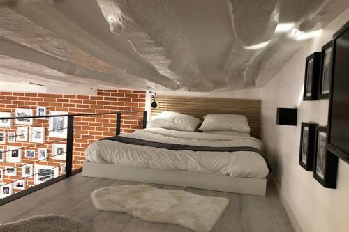 Loft Nazareth Quartier du Marais - Tap to explore photos