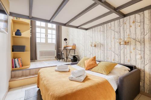 Unique Parisian Loft at the Classy St Germain - Tap to explore photos