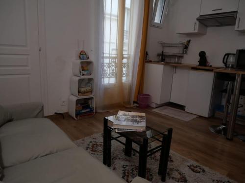a studio in heart of Montmart sacré coeur - Tap to explore photos