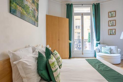 Prestigious Appartement Trocadero - Tap to explore photos