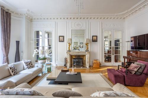 Prestigious Appartement Trocadero - Tap to explore photos