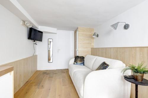 204 Suite Coco - Superb apartment in Paris - Tap to explore photos