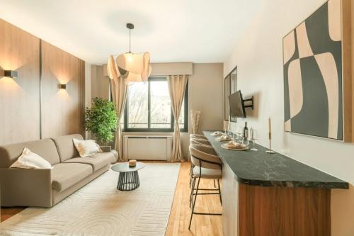 Eiffel Tower - Premium apartment with balcony and lift for 4 - Tap to explore photos