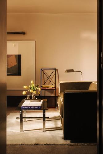 Pied A Terre Tuileries - Tap to explore photos