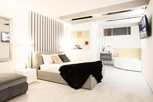 Memorable Jacuzzi Suite Navona - Top Collection - Tap to explore photos