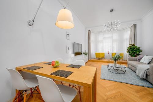 Prague Days - City Central One-bedroom Apartment right next to Old Town Square - Tap to explore photos