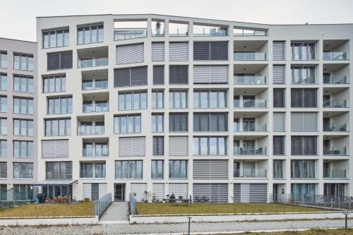 Prague Days - Spacious Apartment with Balcony by the Vltava river in Karlin