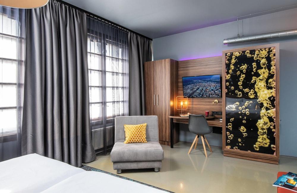 NYX Hotel Prague by Leonardo Hotels Room Type - Space Quadruple
