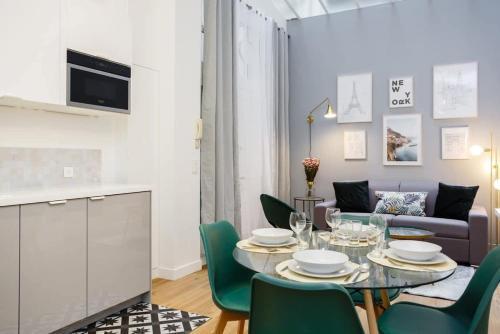 Cosy Apartment near the Invalides - Tap to explore photos