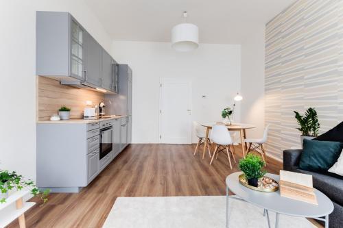 Lovely 2bds apt in the center - stp7 - Tap to explore photos