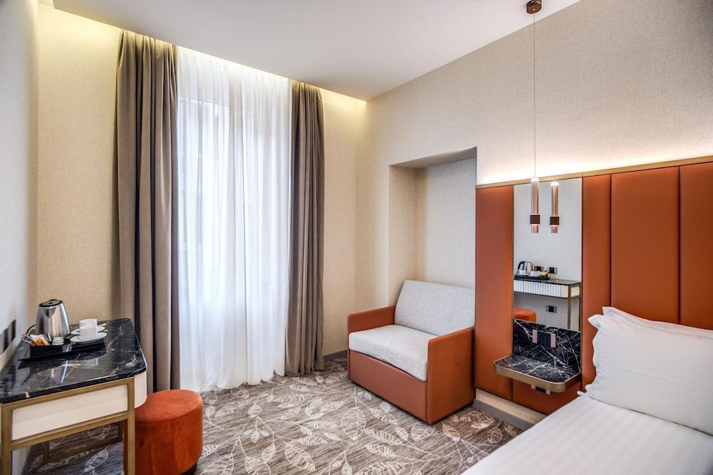 CC Palace Hotel Roma Room Type - Triple Room CC Palace Hotel Roma Room Type - Triple Room