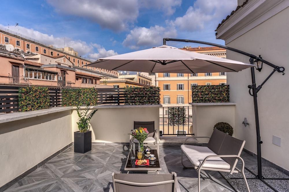 CC Palace Hotel Roma - Tap to explore photos