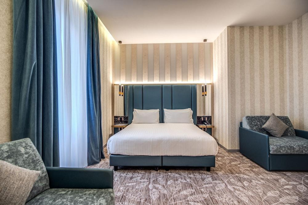 CC Palace Hotel Roma Room Type - Deluxe Quadruple Room CC Palace Hotel Roma Room Type - Deluxe Quadruple Room