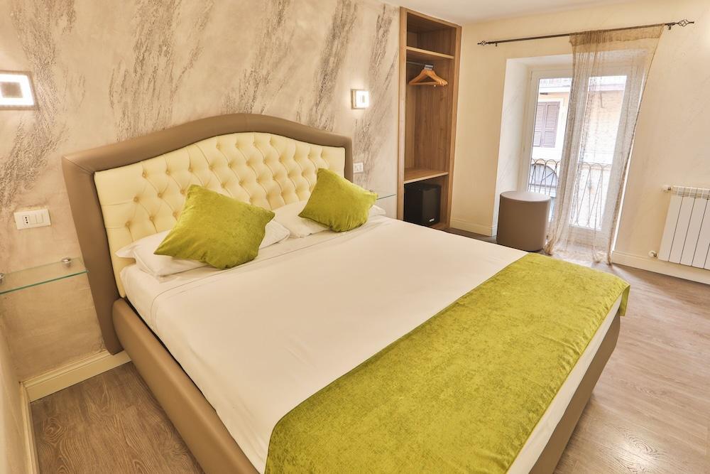 Grottini Luxury Suites - Pantheon - Tap to explore photos